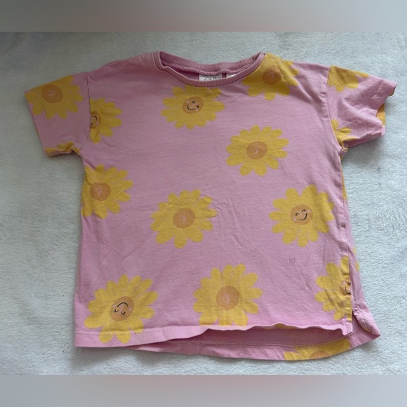 Zara Pink Tshirt with Sunflowers​ - Picture 1 of 3